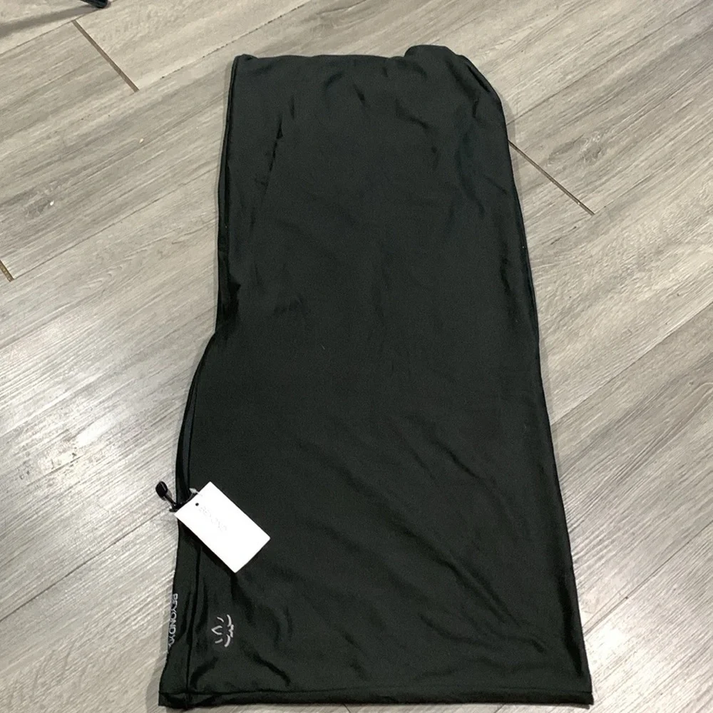 Beyond Yoga NWT Black‎ Pocket Infinity Scarf